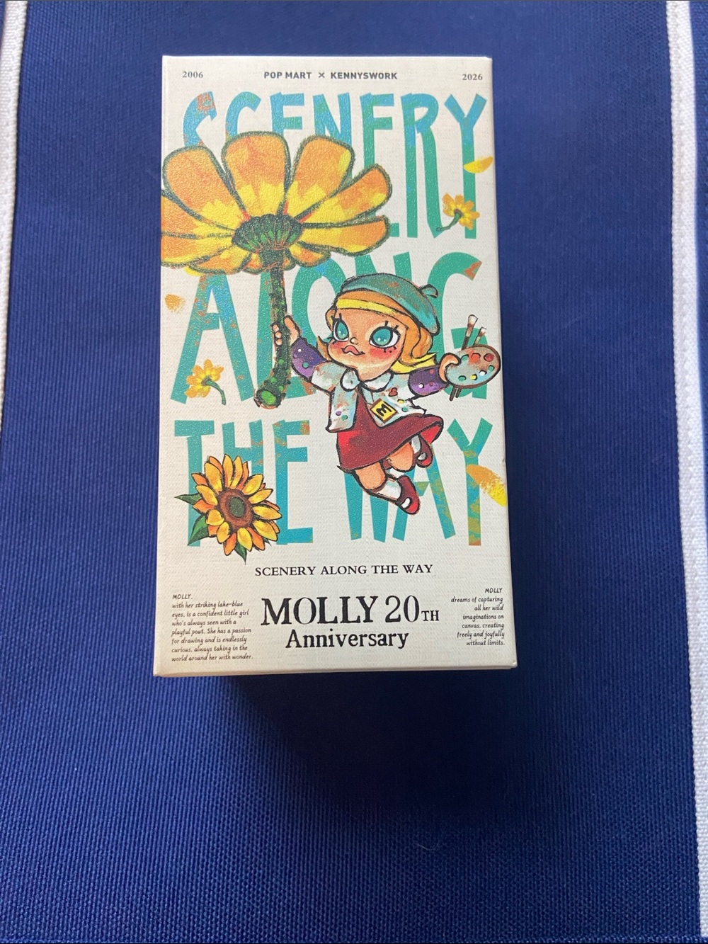 POP MART Molly 20th Anniversary Collectible Box - GAZING AT YOU
